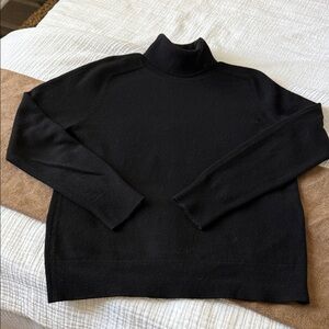 Quince Cashmere Turtleneck in Black - Size M